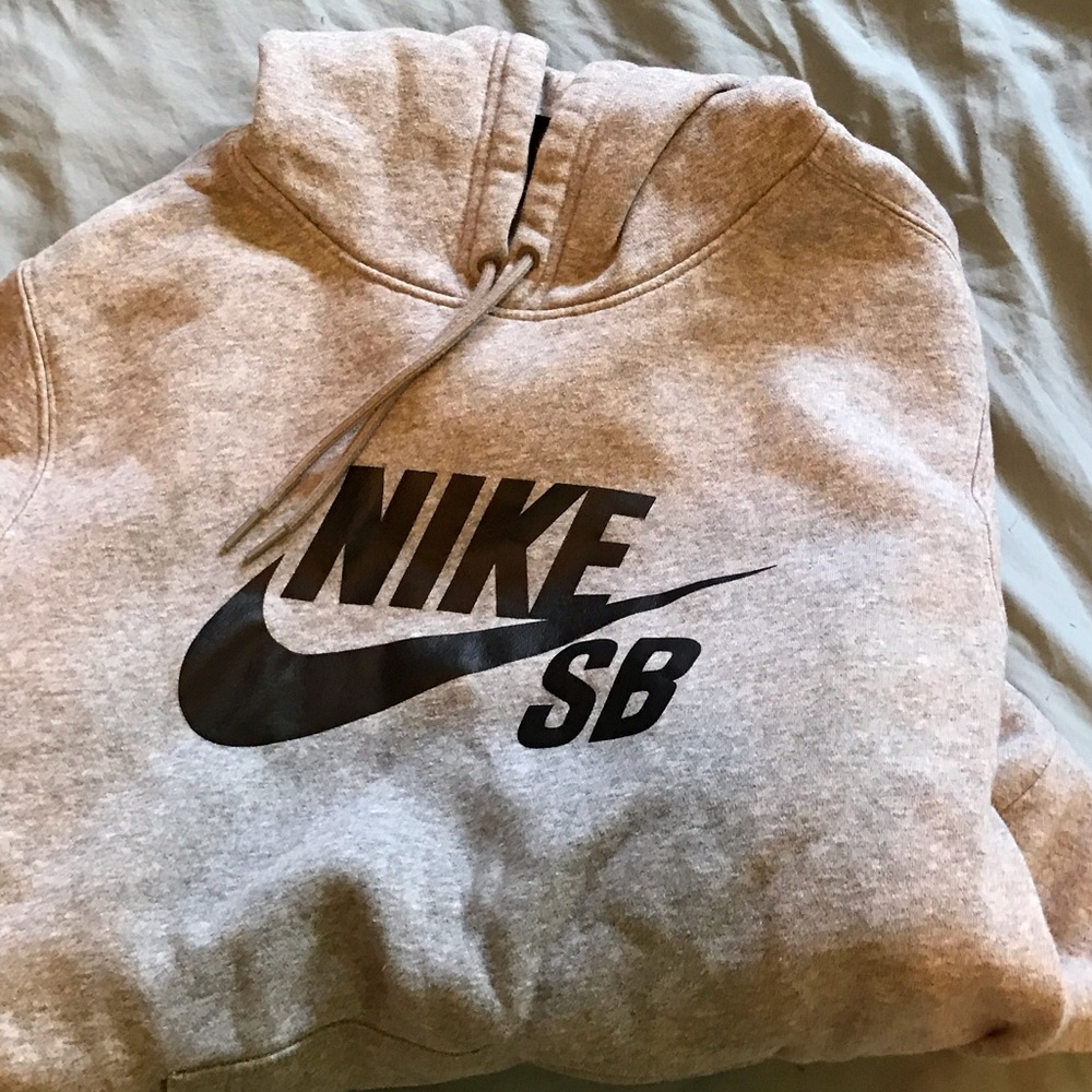 Nike SB Men's Hoodie in Gray
